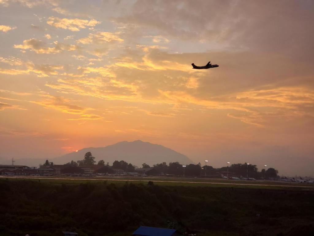 Kathmandu Airport View Hotel And Lodge Eksteriør billede